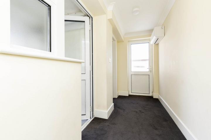 Modern Studio Apartment Deerhurst Road, Willesden Green